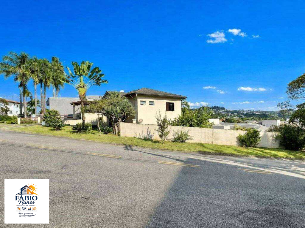 Casa à venda com 3 quartos, 330,00m² - Golf Gardens,Carapicuíba