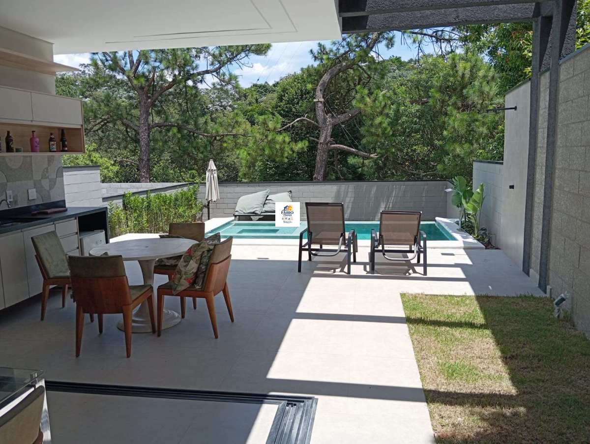  - Casa à venda, no Residencial Gramado em Cotia, Gramado, com 4 quartos, 193,3m²